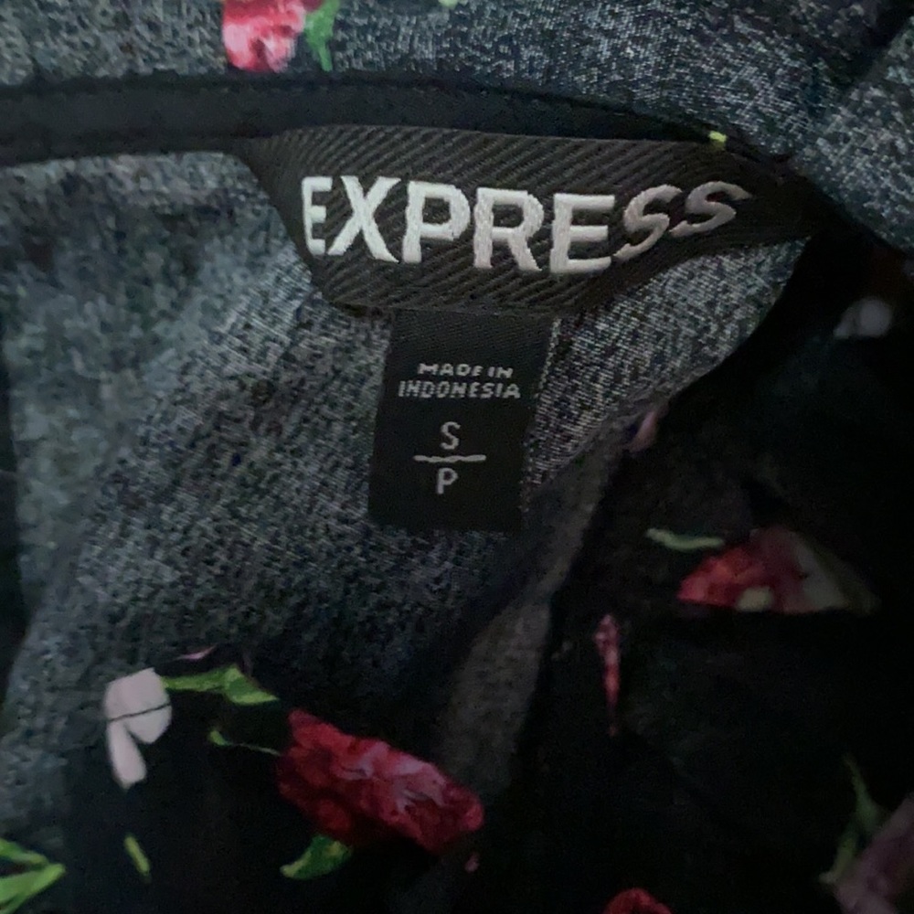 EXPRESS Black Ruffle Sleeveless Top - Floral Size Small - Picture 7 of 9